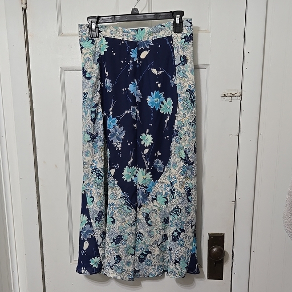Componix Floral Blue and Cream Women's Skirt - Picture 1 of 6